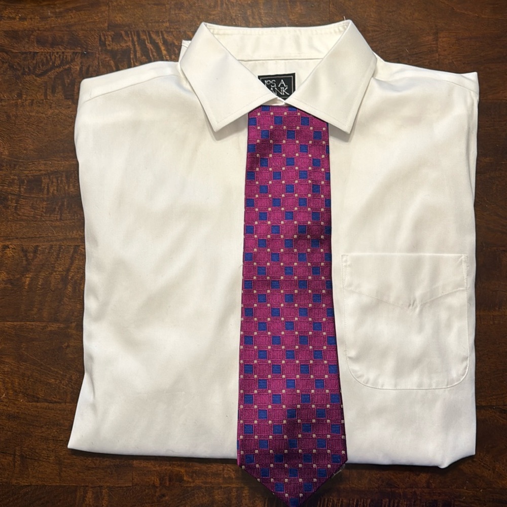 (029) handmade in the USA! Beautiful men’s 100% silk tie by Bellinzona.